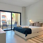 Apartment Gardens Pool By Fhr Golf, Piscina E Parking Quarteira